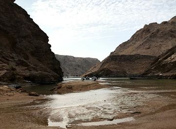 oman/al-hajar-ash-sharqi/landmark/yenkit-beach