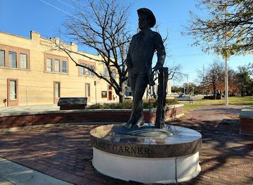 oklahoma/oklahoma-city/landmark/james-garner-statue