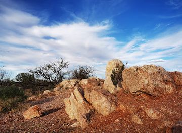 australia/far-west/landmark/white-rocks-historical-site