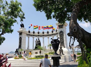 ecuador/guayas-region/landmark/turibus-en-guayaquil-guayaquil-citytour