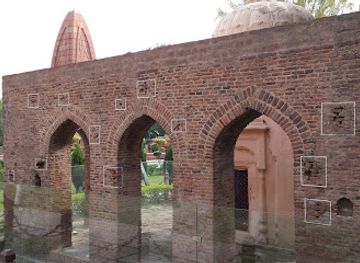 pakistan/punjab/landmark/bullet-marks-site-2