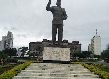 mozambique/zambezi-river-basin/landmark/samora-machel-statue
