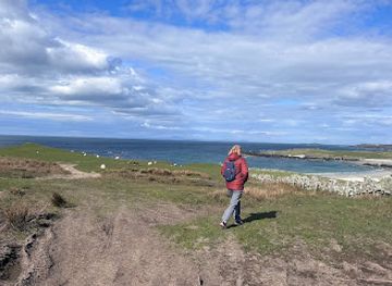 united-kingdom/isle-of-islay/landmark/monument-to-irish-immigrants-aboard-the-exmouth-castle
