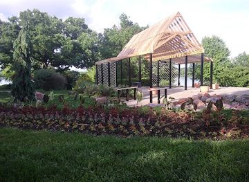 kansas/topeka/landmark/ted-ensley-gardens