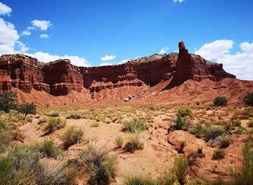 utah/torrey/landmark/chimney-rock-trailhead