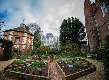 united-kingdom/gloucestershire/landmark/hellens