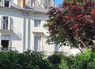 france/tours/landmark/square-sicard