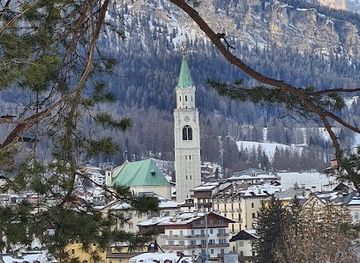 italy/cortina-d-ampezzo/landmark/la-passeggiata-di-cortina