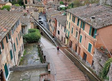 italy/perugia/landmark/etruscan-well