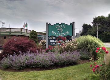 rhode-island/narragansett/landmark/twin-willows