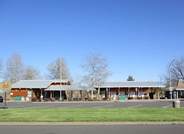 oregon/klamath-basin/landmark/klamath-welcome-center-travel-oregon