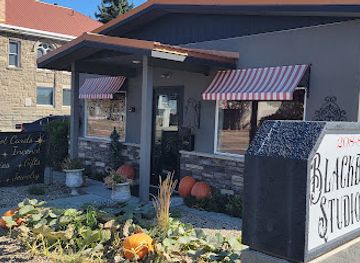 idaho/nampa/landmark/the-gilded-lily