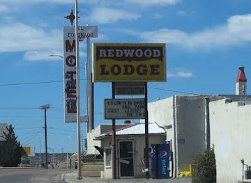 new-mexico/gallup/landmark/redwood-lodge