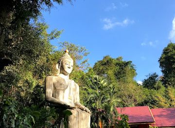 thailand/rayong/landmark/wat-tham-khao-prathun