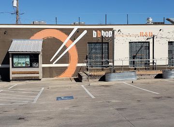 texas/dallas/bishop-arts-district/landmark/bishop-arts-district-alley