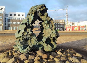 iceland/reykjavik/landmark/islandsvaroan