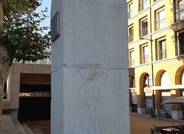 france/marseille/vieux-port/landmark/statue-de-pytheas-et-euthymenes