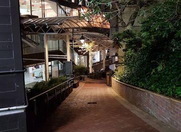 new-zealand/wellington/landmark/plimmers-oak