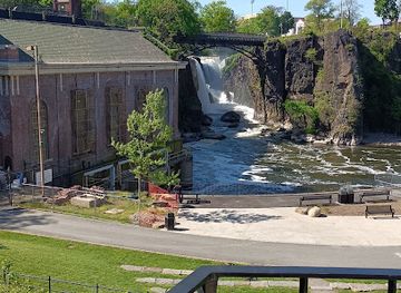 new-jersey/paterson/landmark/walking-bridge-over-the-falls