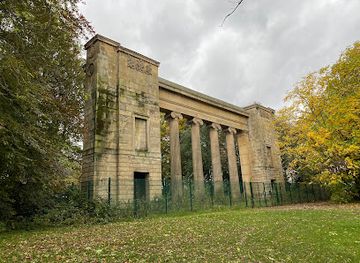united-kingdom/manchester/landmark/manchester-old-town-hall-colonnade