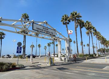 california/long-beach/belmont-shore/landmark/belmont-veterans-memorial-pier