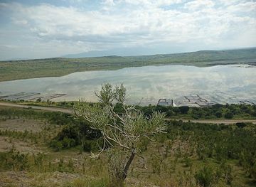 uganda/queen-elizabeth-national-park/landmark/katwe-salt-lake