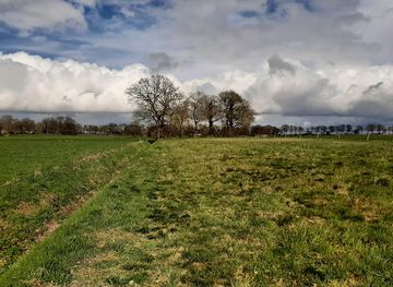 netherlands/drenthe/landmark/middeleeuws-verdedigingswerk-gebouwd-rond-1400-door-de-bisschop-van-utrecht-frederik-van-blankenheim