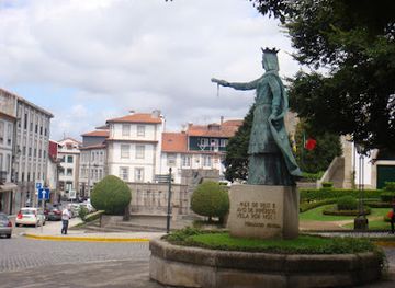 portugal/ponte-de-lima/landmark/estatua-de-dona-teresa