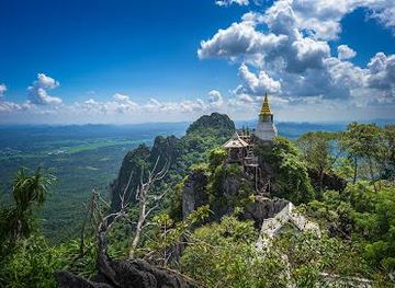 thailand/phi-pan-nam-range/landmark/wat-chaloem-phra-kiat-wat-phra-phutthabat-sutthawat