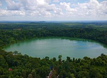cambodia/ratanakiri/landmark/lake-yeak-laom