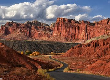 utah/capitol-reef-national-park/landmark/slickrock-divide