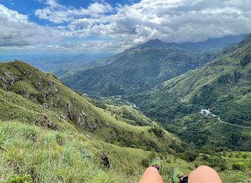 sri-lanka/ella/landmark/little-adam-s-peak-trailhead