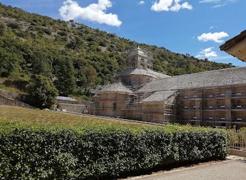 france/rhone-alpes/landmark/abbaye-notre-dame-de-senanque