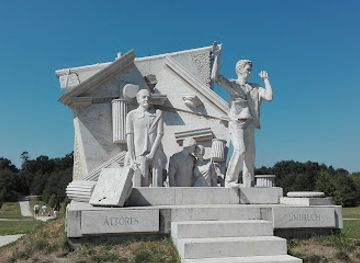 hungary/sopron/landmark/pan-european-picnic-where-the-iron-curtain-was-breached-in-1989