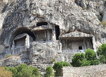 turkiye/pontus/landmark/pontic-kings-rock-tombs