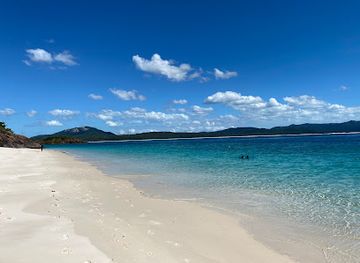 australia/whitsunday-islands/landmark/chalkie-s-beach