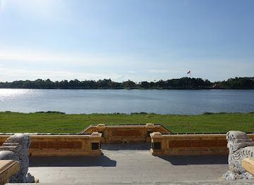 vietnam/north-central-coast/landmark/dai-tuong-niem-chien-si-tran-vong