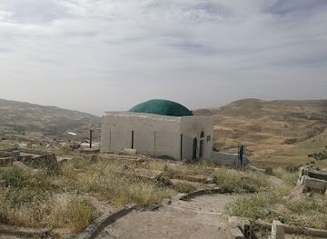 jordan/burial-mounds/landmark/shrine-of-prophet-nuh-peace-be-upon-him-kerak-city