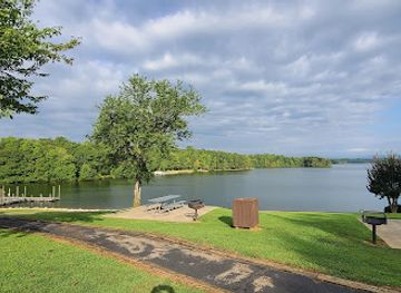south-carolina/greer/landmark/j-verne-smith-park-lake-robinson
