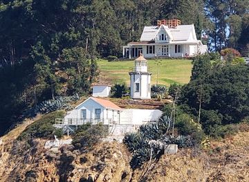 california/san-francisco-peninsula/landmark/yerba-buena-lighthouse