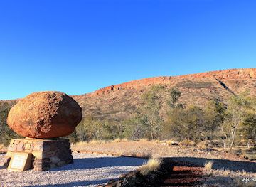 australia/macdonnell-ranges/landmark/john-flynn-s-grave-historical-reserve