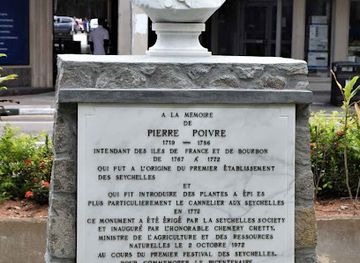 seychelles/denis-island/landmark/pierre-poivre-statue