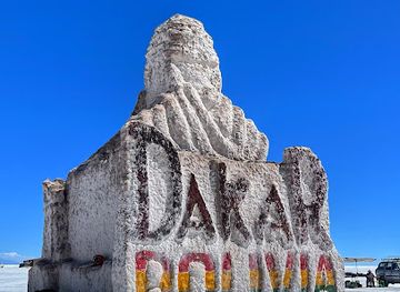 bolivia/uyuni/landmark/plaza-de-las-banderas-uyuni