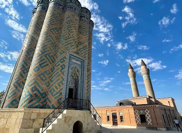 azerbaijan/karabakh-region/landmark/mausoleum-in-garabaghlar