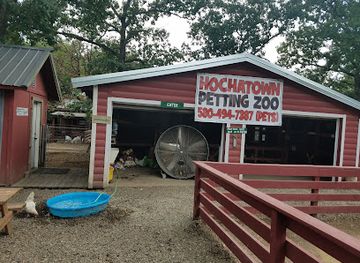 oklahoma/kiamichi-country/landmark/hochatown-rescue-center-petting-zoo