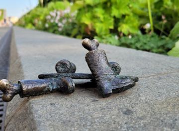 hungary/csallokoz/landmark/among-us