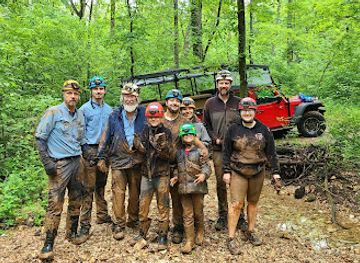 missouri/table-rock-lake/landmark/adventure-cave-tours