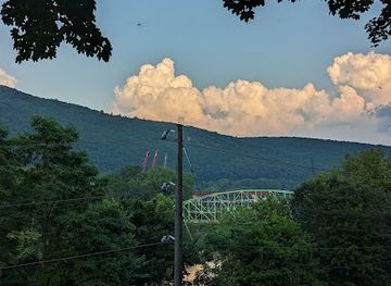 vermont/brattleboro/landmark/river-garden-marketplace