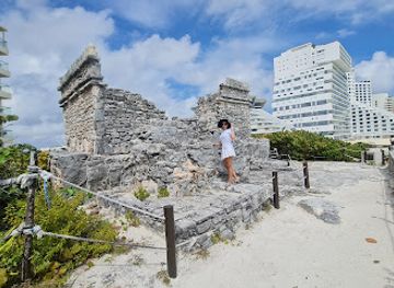 mexico/cancun/landmark/yamil-lu-um