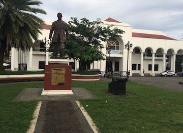 philippines/legazpi/old-albay-district/landmark/penaranda-park